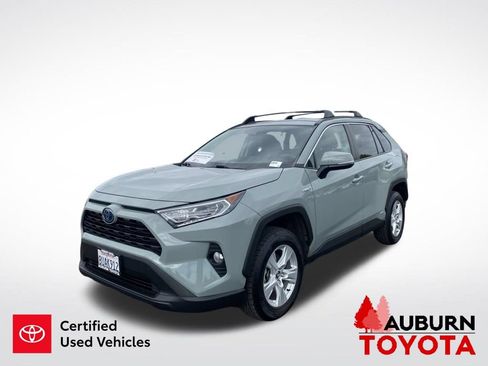 Certified 2021 Toyota RAV4 XLE w/ Convenience Package AWD/4WD image 4