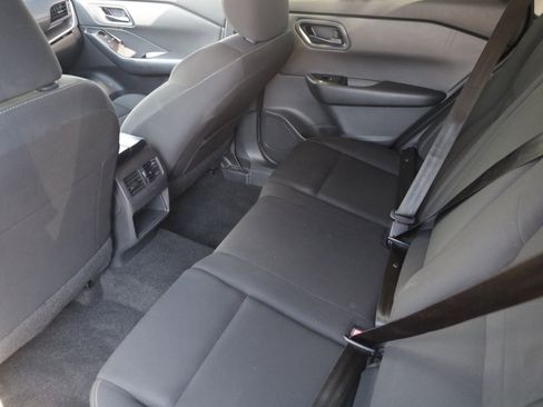Used 2024 Nissan Rogue S FWD image 12