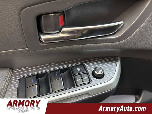 Used 2022 Toyota Sienna XLE Woodland Edition image 8