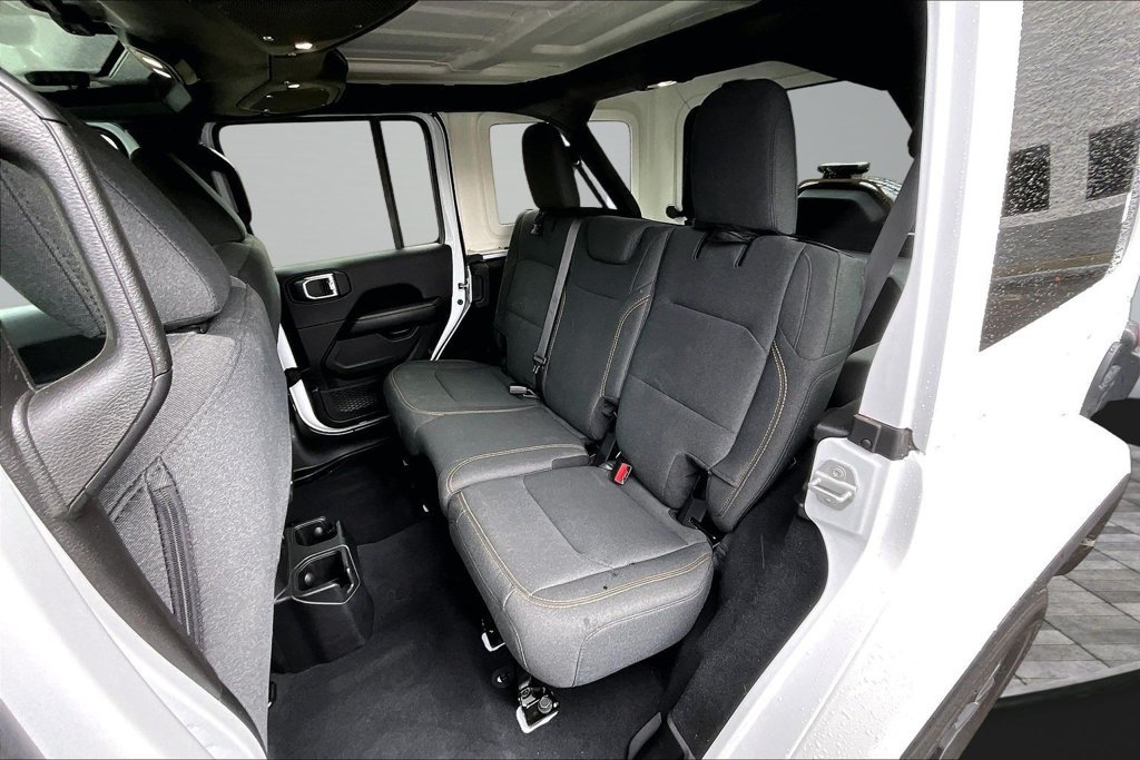 Used 2026 Jeep Wrangler Unlimited Sahara AWD/4WD image 19