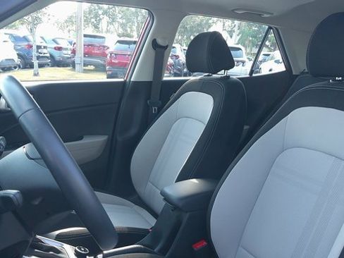 Certified 2024 Hyundai Venue SEL image 6