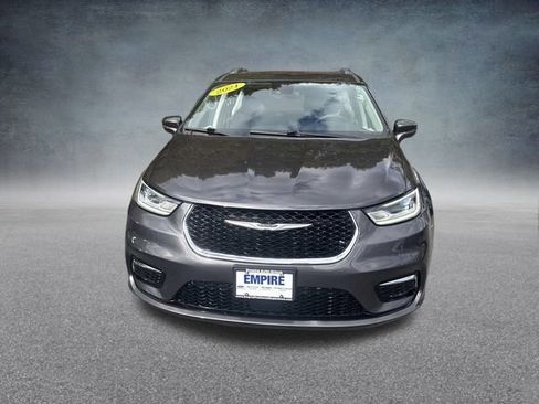 Used 2021 Chrysler Pacifica Touring image 12