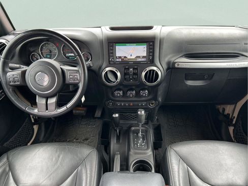 Certified 2016 Jeep Wrangler Unlimited Rubicon w/ Dual Top Group image 14