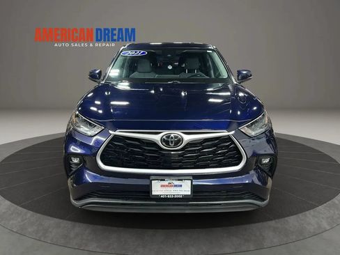 Used 2021 Toyota Highlander LE AWD/4WD image 8