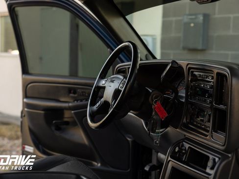 Used 2007 GMC Sierra 3500 SLT w/ Skid Plate Package image 14