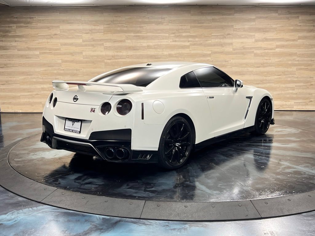 Used 2020 Nissan GT-R Premium AWD/4WD image 14
