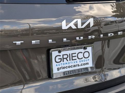 Used 2022 Kia Telluride SX w/ Towing Package image 12