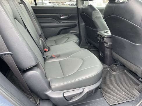 Used 2025 Toyota Grand Highlander XLE image 24
