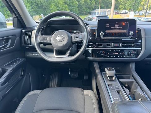 Certified 2025 Nissan Pathfinder SV FWD image 13