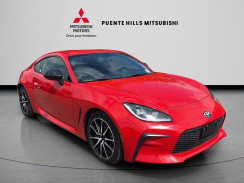 Used 2022 Toyota GR86 RWD image 3
