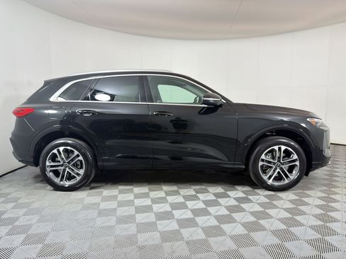 Used 2025 Audi Q5 Premium w/ Convenience Package image 8