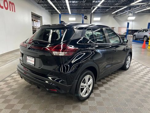 Used 2021 Nissan Kicks S FWD image 10