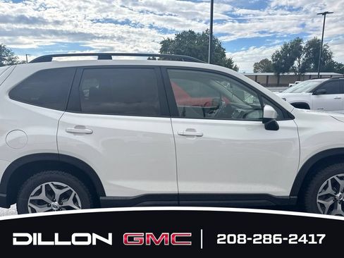 Used 2019 Subaru Forester Premium AWD/4WD image 6