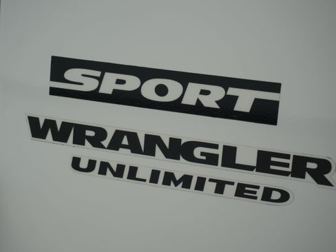 Used 2016 Jeep Wrangler Unlimited Sport w/ Quick Order Package 24S AWD/4WD image 8