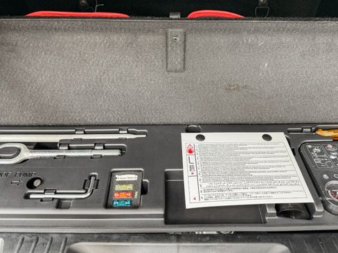 Used 2020 Ferrari Portofino RWD image 39