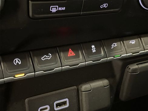 Used 2021 Chevrolet Silverado 1500 Custom image 26