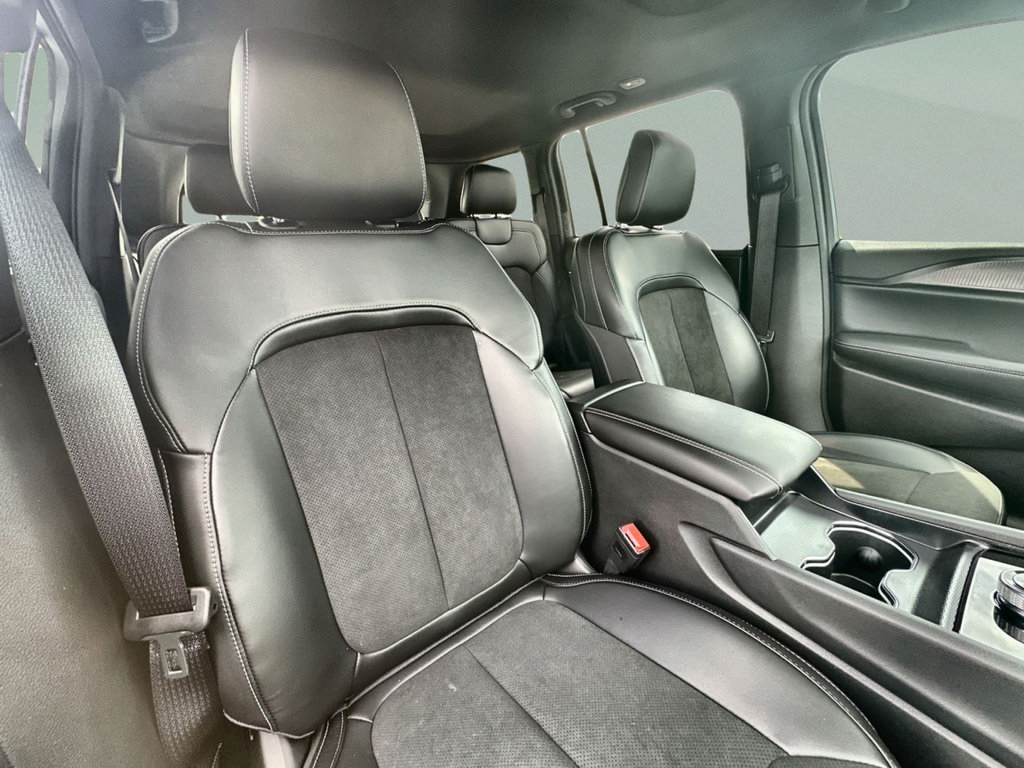 New 2025 Jeep Grand Cherokee Altitude RWD image 24