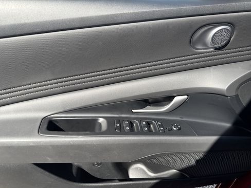 Certified 2025 Hyundai Elantra Limited FWD image 9