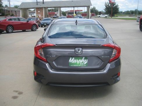 Used 2017 Honda Civic Touring image 6