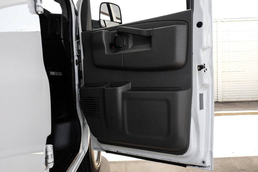 Used 2017 Chevrolet Express 2500 RWD image 39