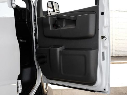 Used 2017 Chevrolet Express 2500 RWD image 39