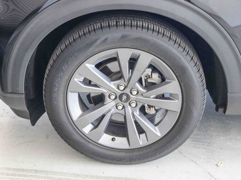 Used 2023 Ford Explorer XLT w/ Equipment Group 202A RWD image 11