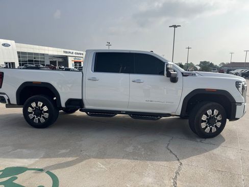 Used 2025 GMC Sierra 3500 Denali w/ Technology Package AWD/4WD image 2