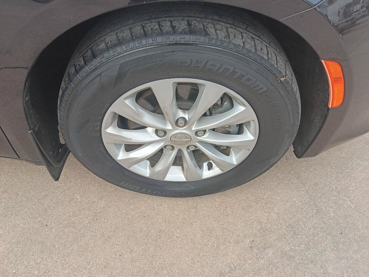 Used 2017 Chrysler Pacifica Touring w/ Tire & Wheel Group FWD image 30