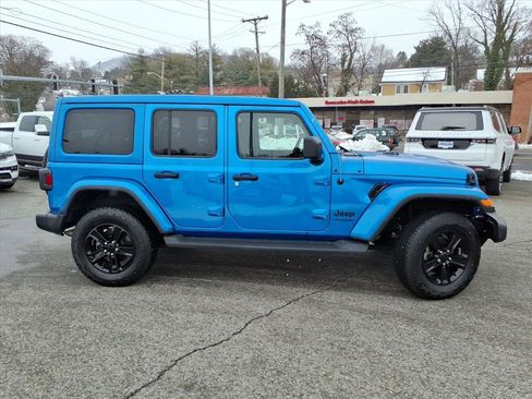 Used 2022 Jeep Wrangler Unlimited Sahara image 3