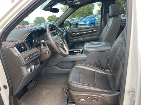 Used 2021 GMC Yukon XL Denali w/ Denali Premium Package image 17