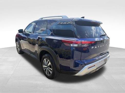Used 2025 Nissan Pathfinder SL AWD/4WD image 7