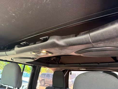 Used 2019 Jeep Wrangler Unlimited Sport S AWD/4WD image 28