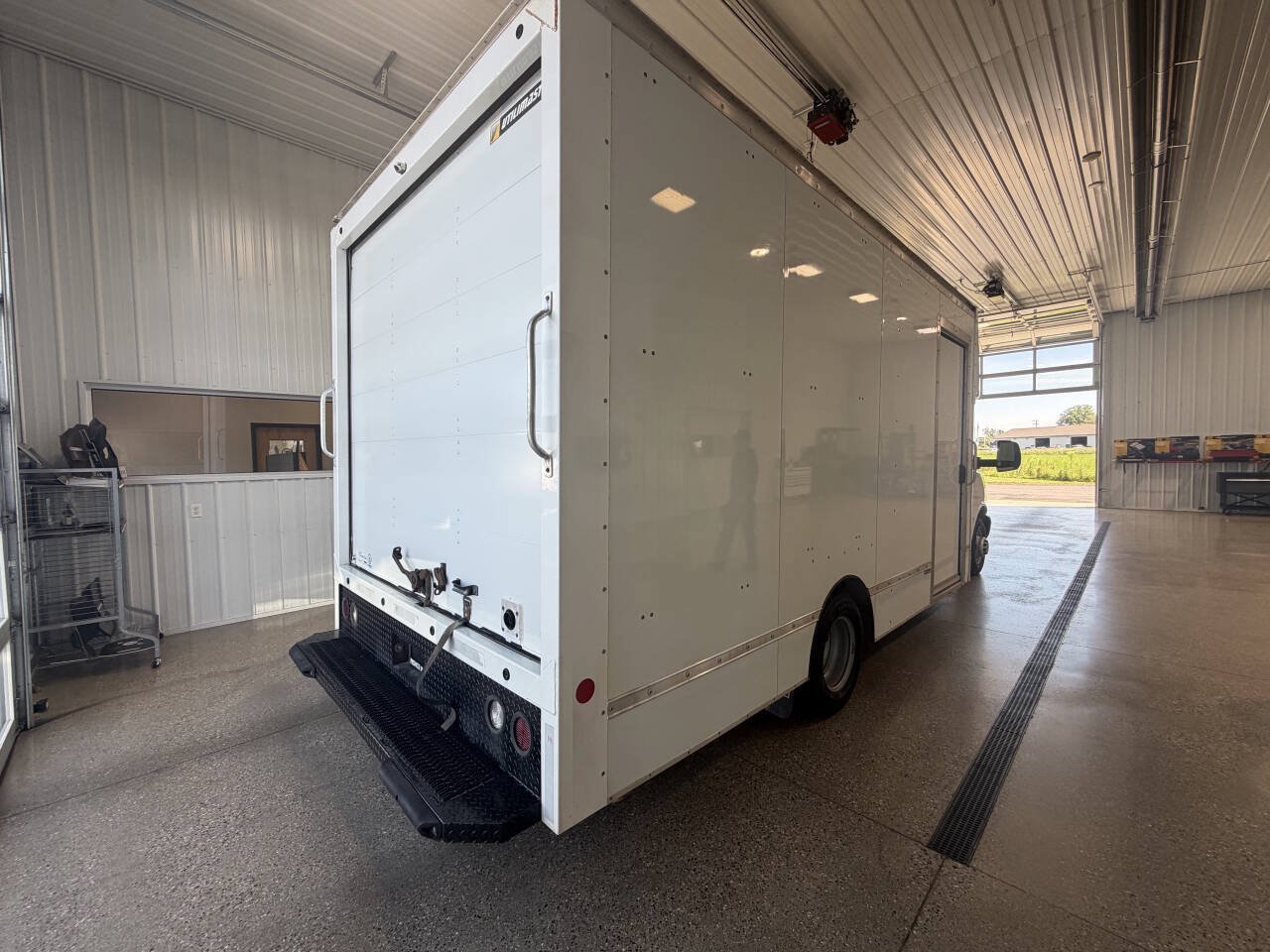 Used 2021 Chevrolet Express 3500 w/ Power Convenience Package RWD image 5
