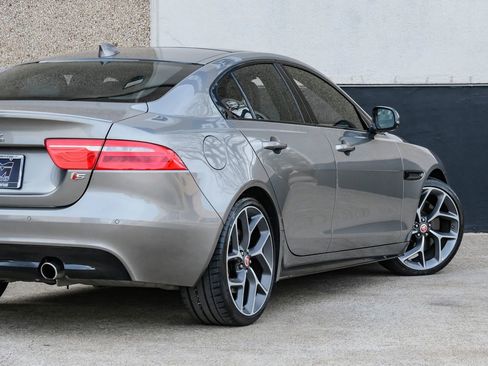 Used 2019 Jaguar XE S RWD image 11