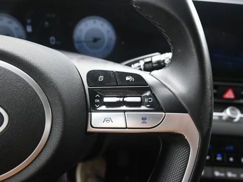 Used 2024 Hyundai Elantra Limited FWD image 17