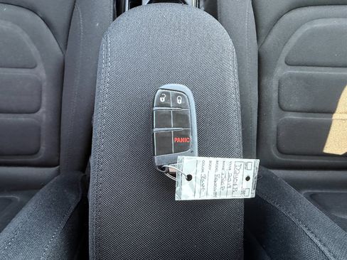 Used 2019 Jeep Renegade Latitude FWD image 21