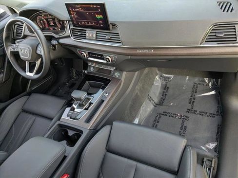 Certified 2025 Audi Q5 2.0T Premium Plus image 21