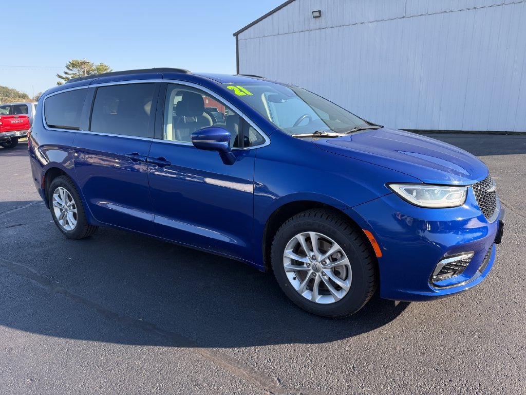 Used 2021 Chrysler Pacifica Touring AWD/4WD image 3