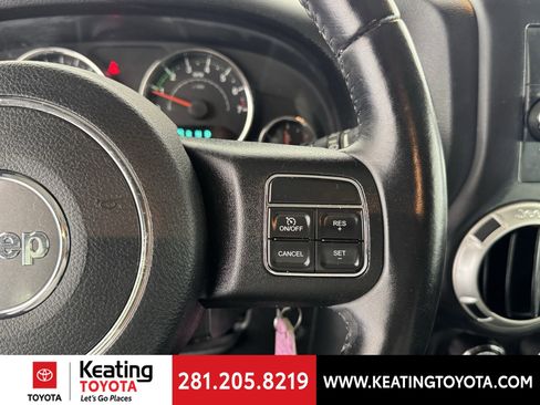Used 2018 Jeep Wrangler Unlimited Sahara w/ Connectivity Group AWD/4WD image 27