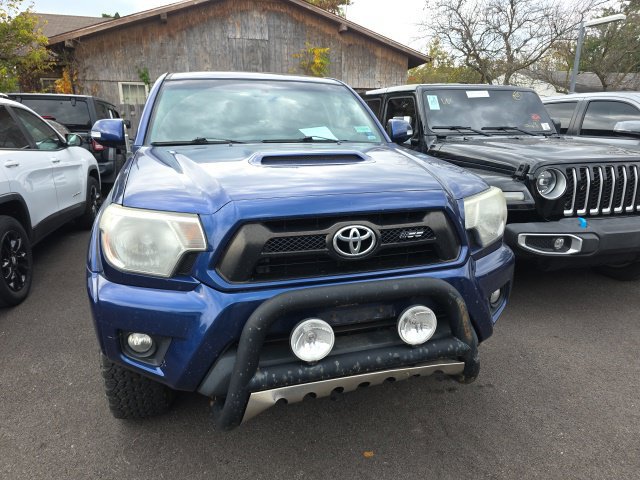 Used 2015 Toyota Tacoma 4x4 Access Cab V6 w/ TRD Sport Package image 2