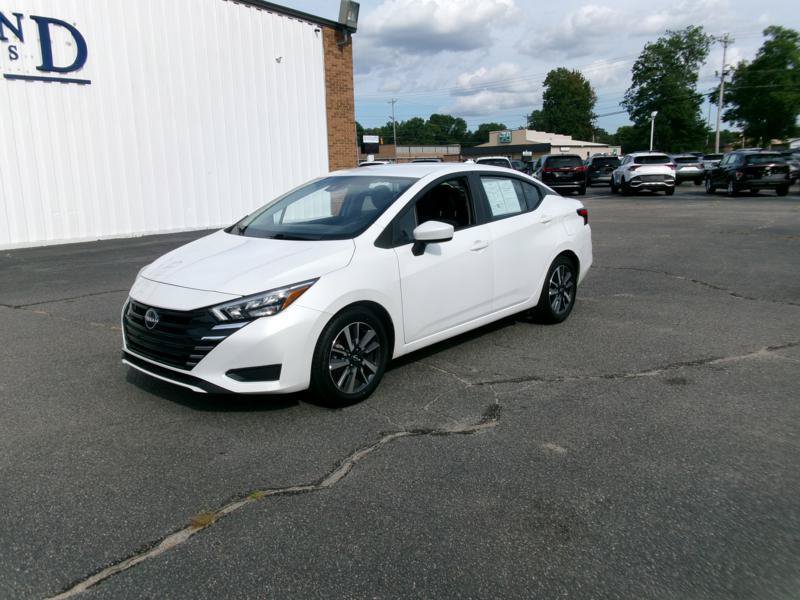 Used 2025 Nissan Versa SV FWD image 2