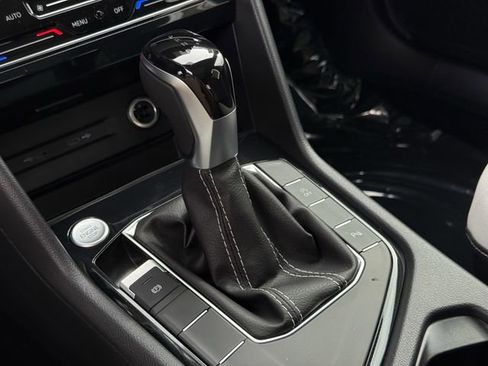 New 2026 Volkswagen Taos SE image 18