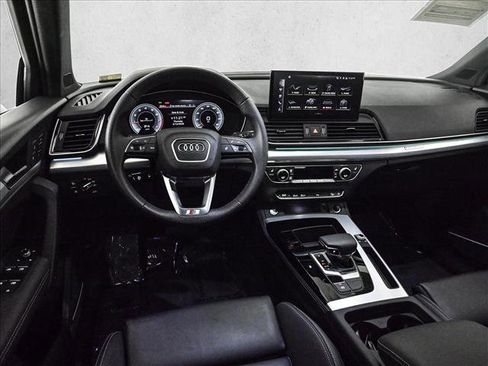 Certified 2025 Audi Q5 2.0T Premium Plus w/ Premium Plus Package image 19