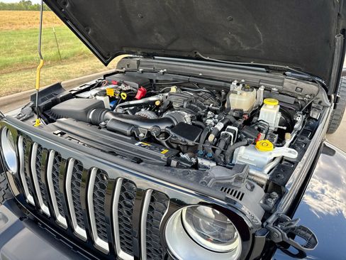 Used 2023 Jeep Gladiator Overland w/ Popular Equipment Package AWD/4WD image 27