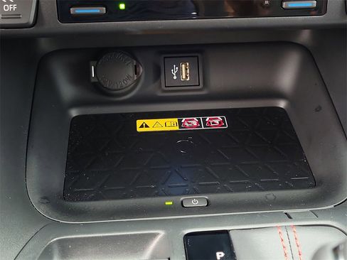 Used 2025 Toyota RAV4 XSE w/ Premium Package image 27