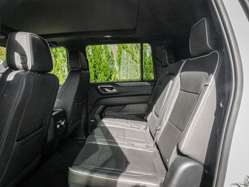 Used 2023 GMC Yukon XL SLT image 31