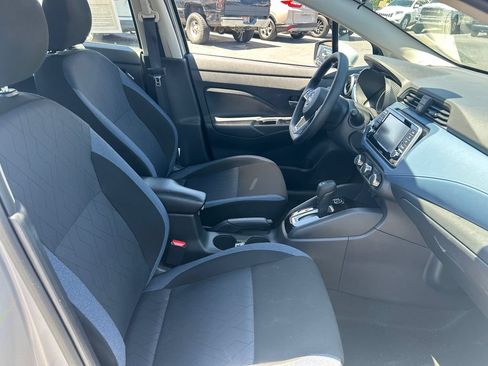 Used 2025 Nissan Versa SV FWD image 30