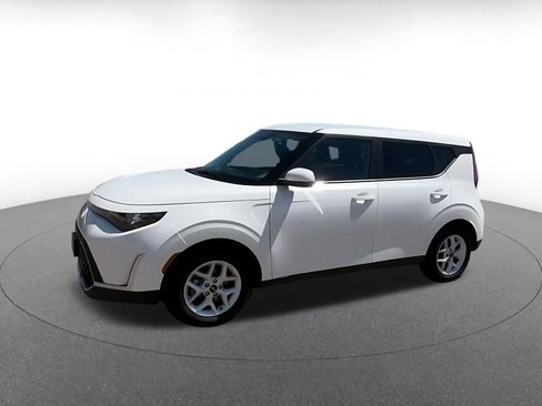 Used 2025 Kia Soul LX w/ LX Technology Package FWD image 8