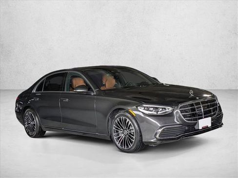 Used 2024 Mercedes-Benz S 580e 4MATIC Sedan image 3