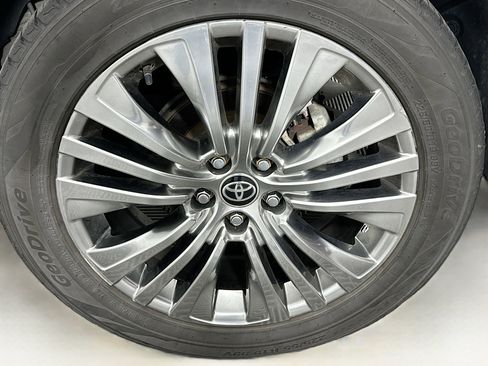 Used 2021 Toyota Venza XLE AWD/4WD image 11
